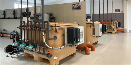 Modulanlæg til automatisk styring af vandtemperatur med mulighed for gennemløb eller recirkulering.